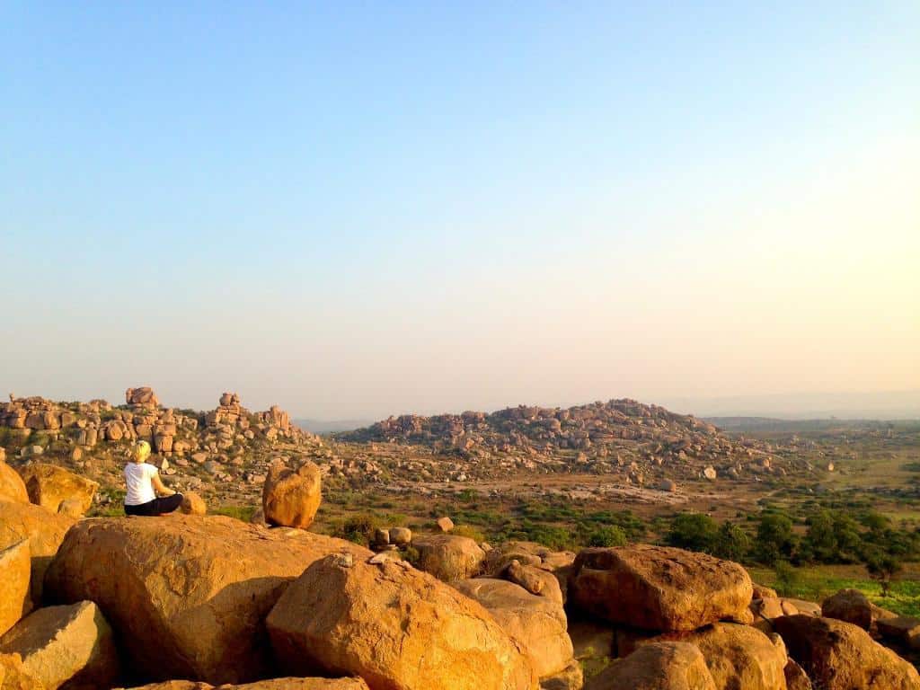 Yoga in sunrise - Grown-up travel