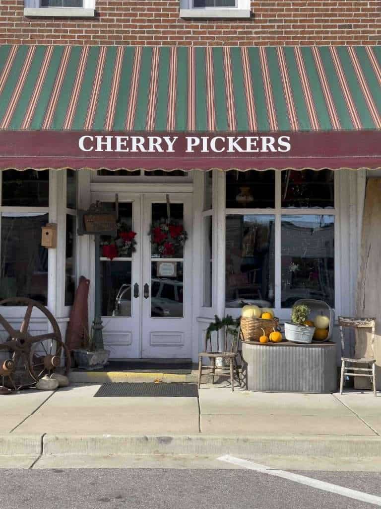 The exterior of the store in Shipshewana called "Cherry Pickers"