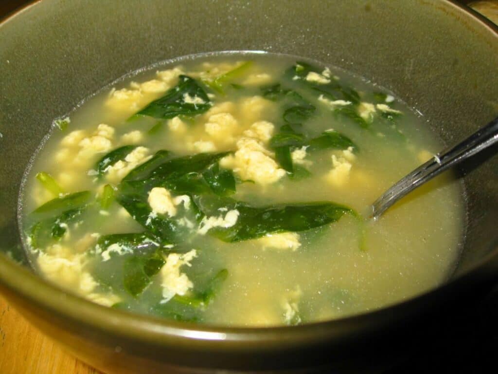 Image shows stracciatella soup in a bowl.
