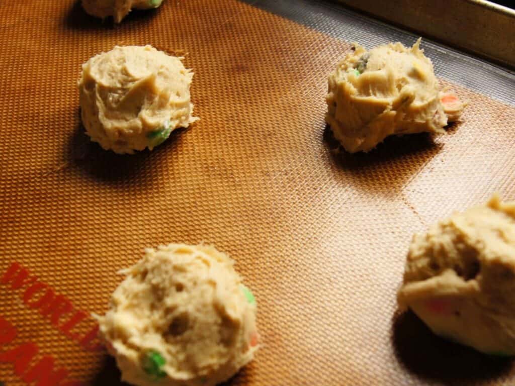 Image shows to be baked cookies on Silpat
