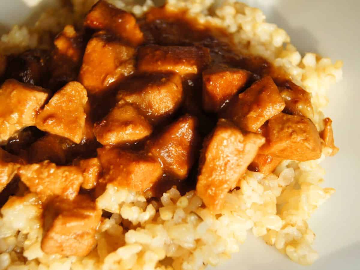 Image shows peanut chicken with rice.