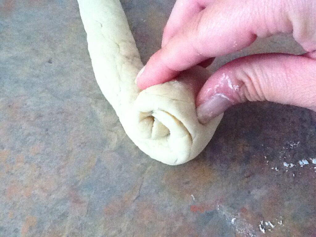 Image shows kneading the pasta dough by rolling like a snake.