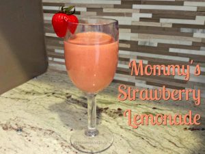Mommy's strawberry lemonade - now this is a reason to celebrate being a mom! Perfect boozy lemonade. This frozen strawberry lemonade is a perfect summer cocktail! #glutenfree #cocktail #frozenlemonade #strawberry