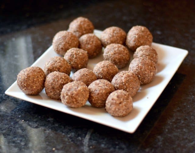 Roll protein energy bites into ping pong size balls