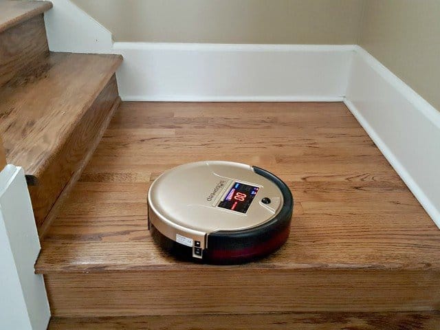 Bobsweep PetHair recognizes edges and won't fall off