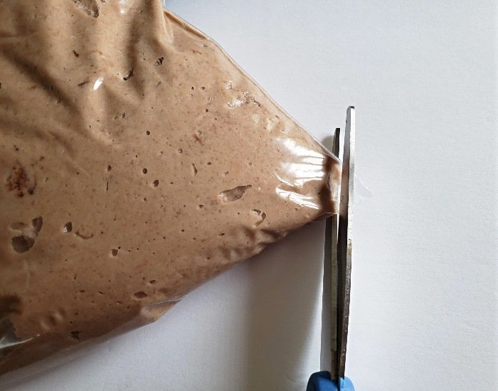 Snip the end off the bag