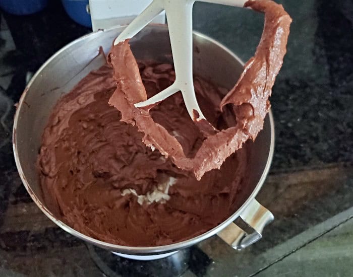 Whip chocolate ganache filling
