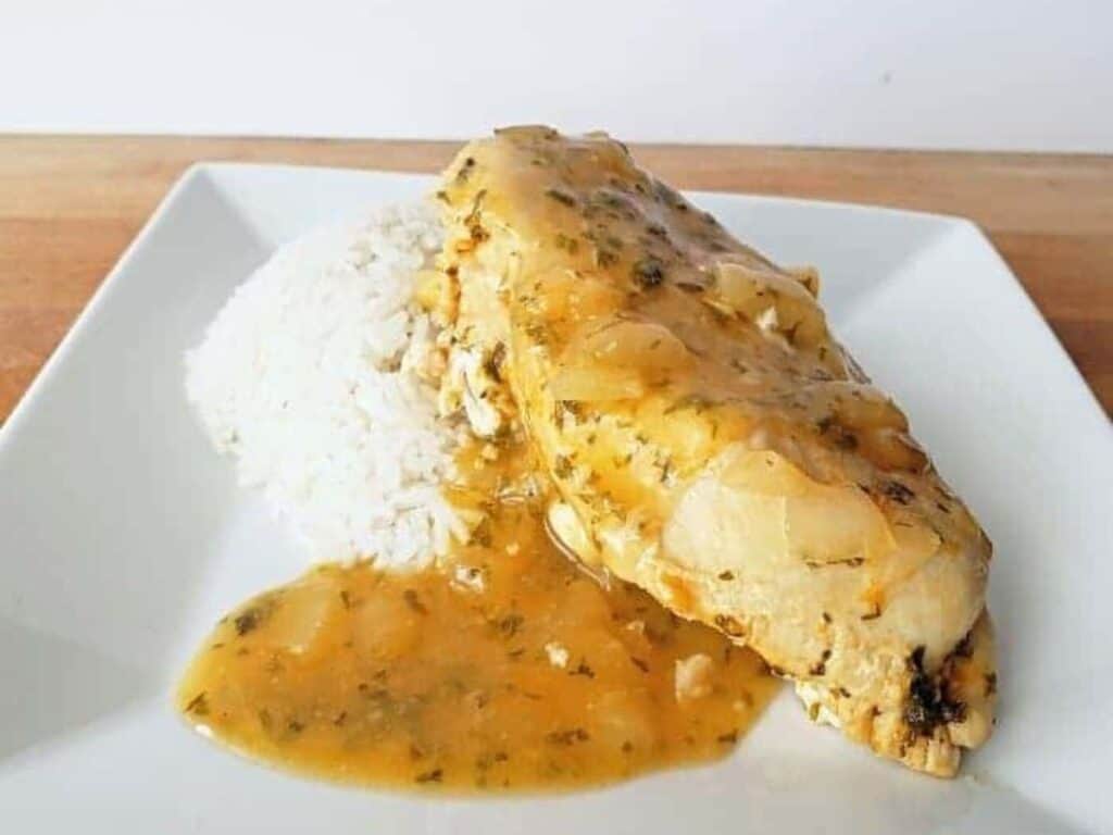 Image shows easy to make lemon garlic chicken served on a plate.