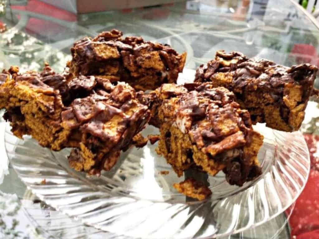 Image shows s'mores cereal bars served on a plate.