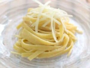 Image shows delicious cacio e pepe.