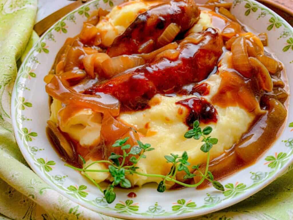 Image shows yummy bangers and mash with Guinness gravy.