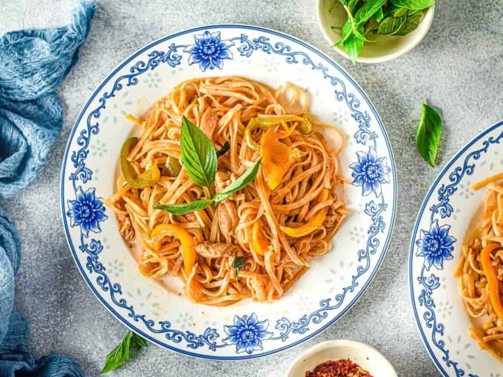 Image shows yummy pad kee mao with chicken.