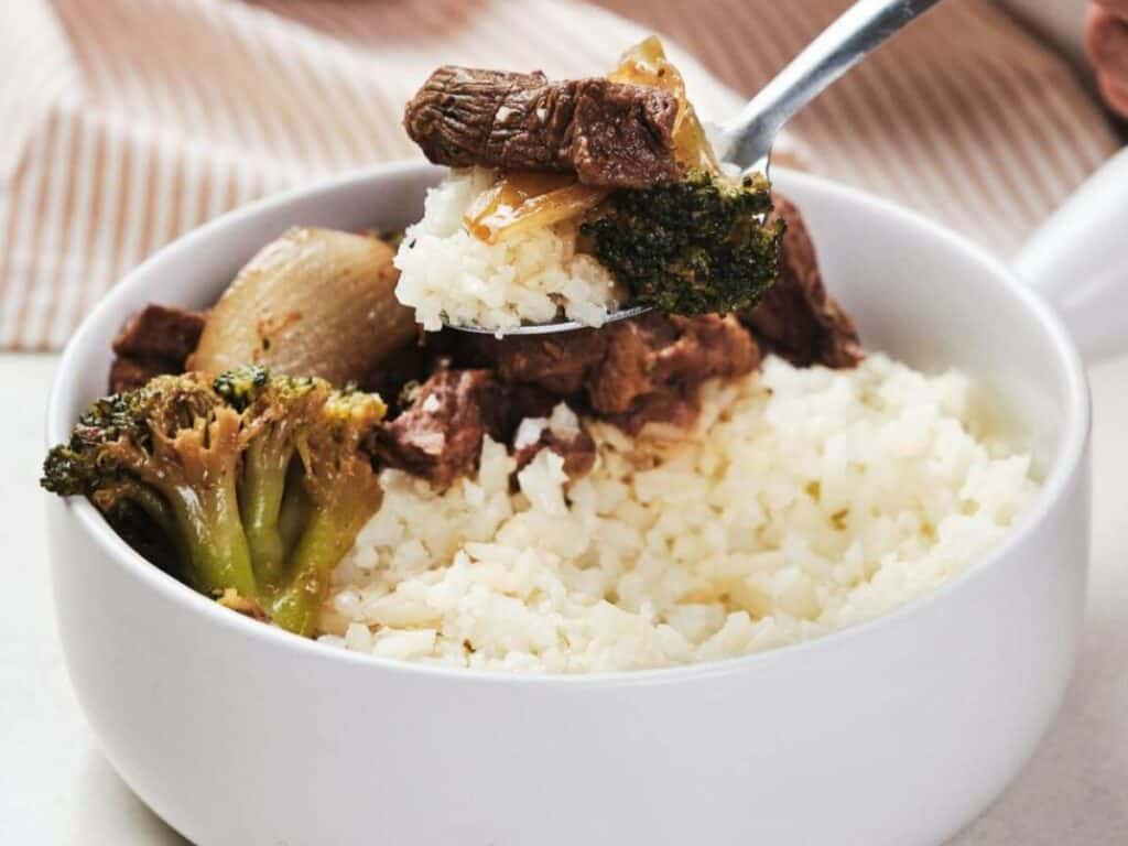 Image shows yummy slow cooker beef and broccoli.