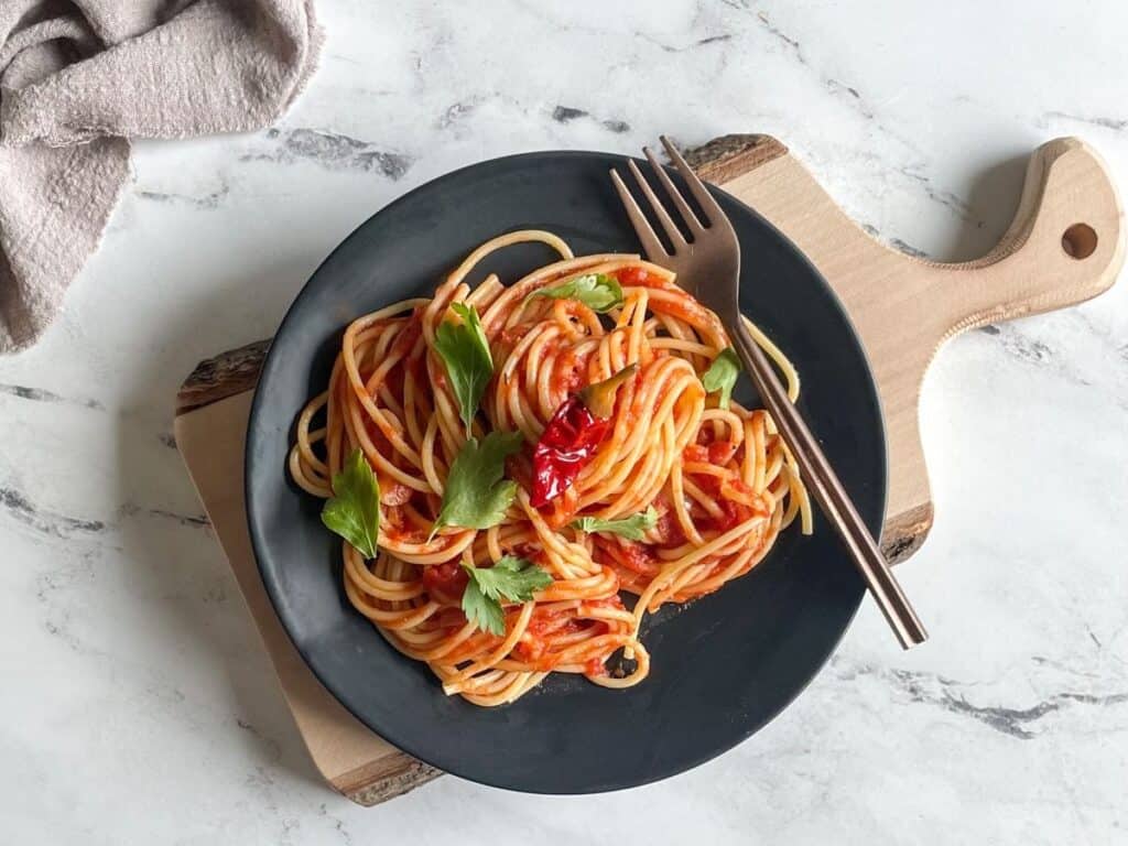 Image shows delicious spaghetti arrabbiata.