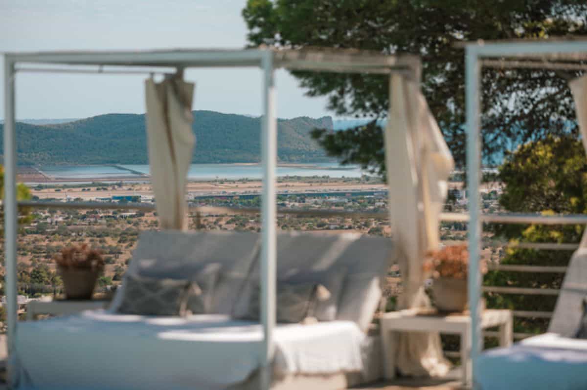 Sant Jordi Hilltop Villa