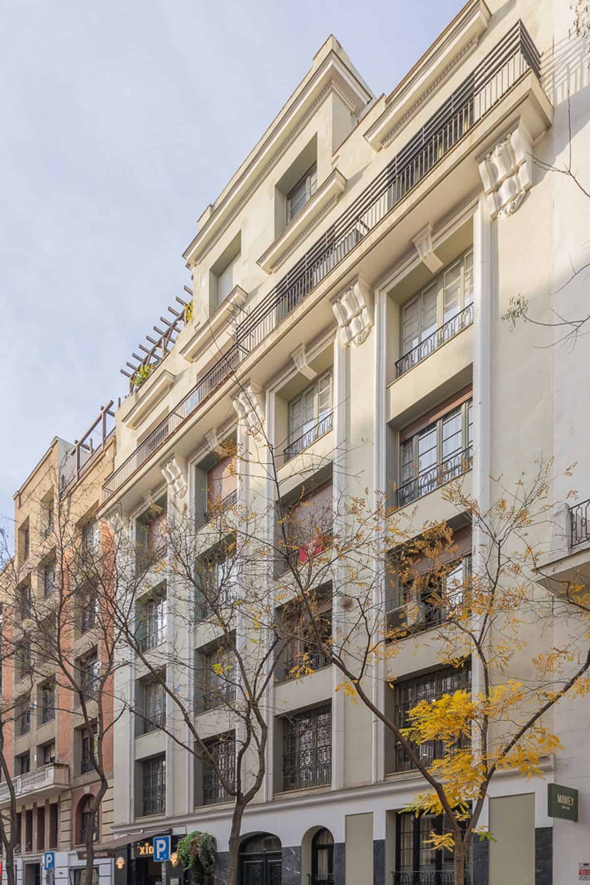 López de Hoyos Apartment