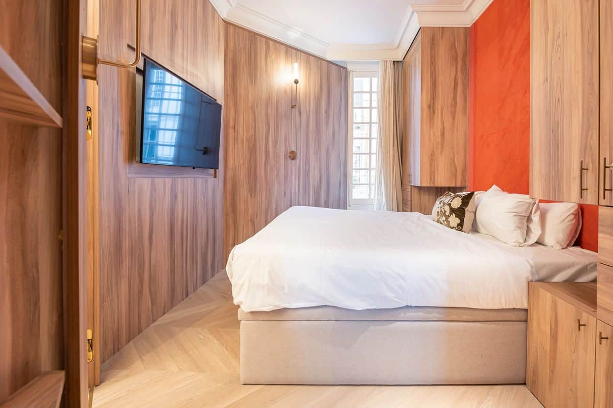 Dual-Living Apartment in Recoletos