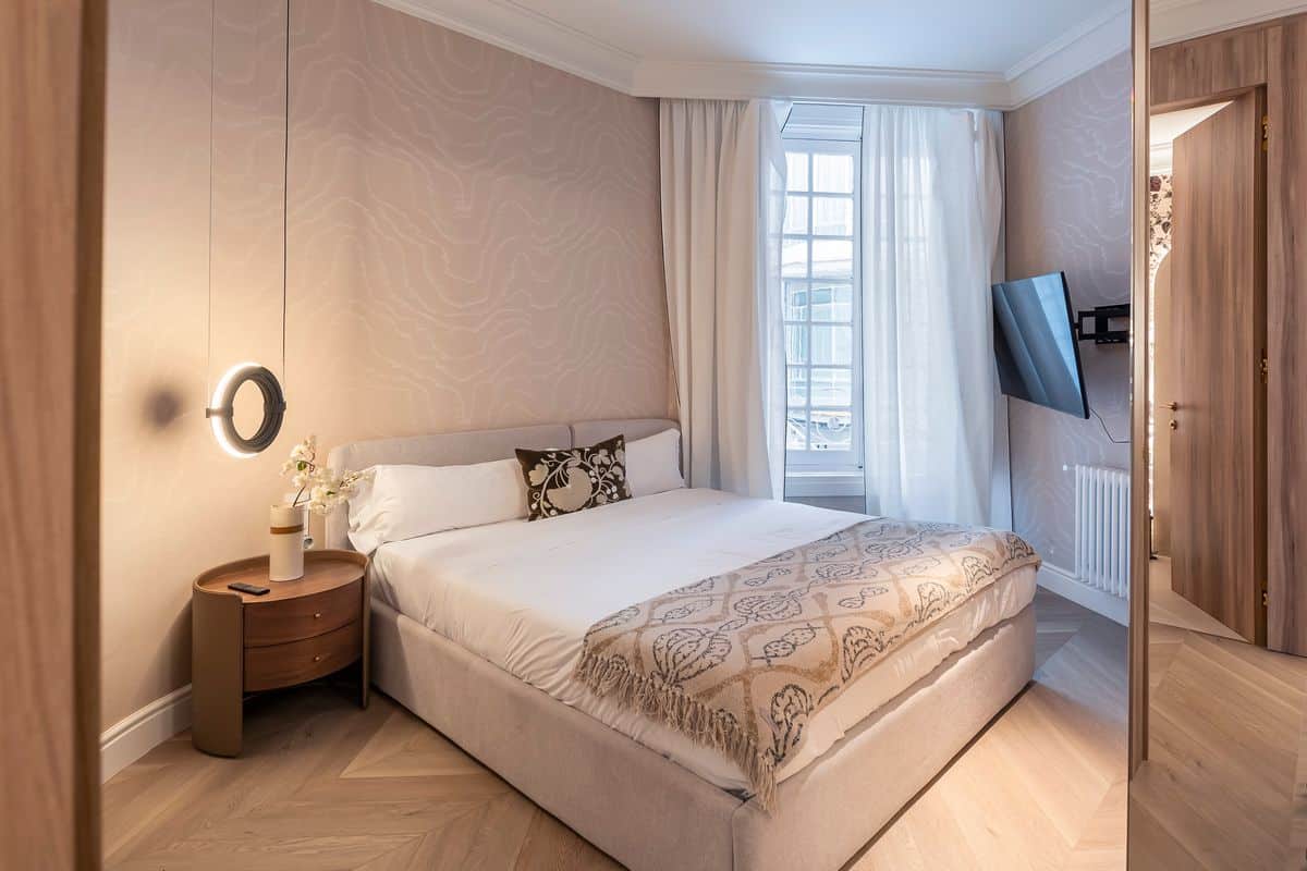 Dual-Living Apartment in Recoletos