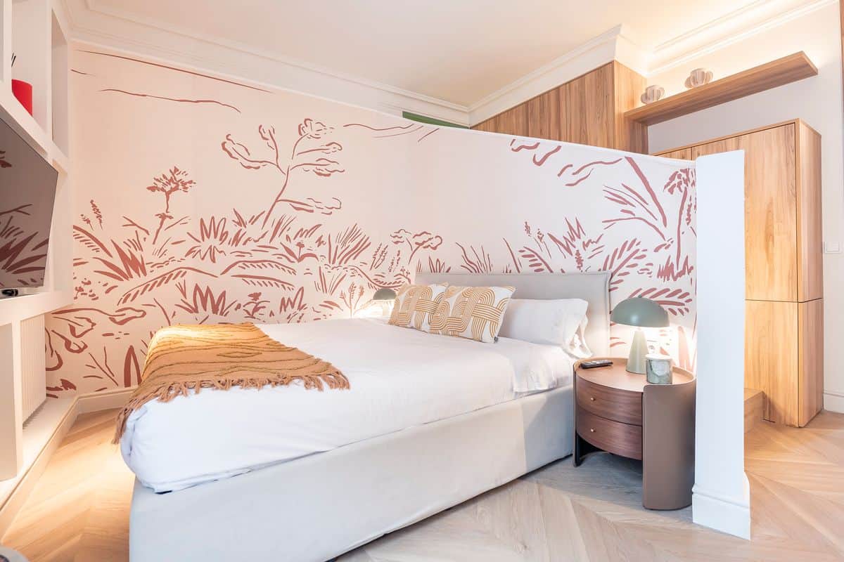 Dual-Living Apartment in Recoletos