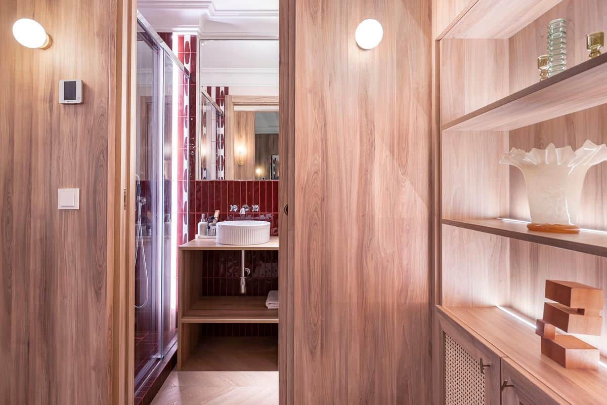 Dual-Living Apartment in Recoletos