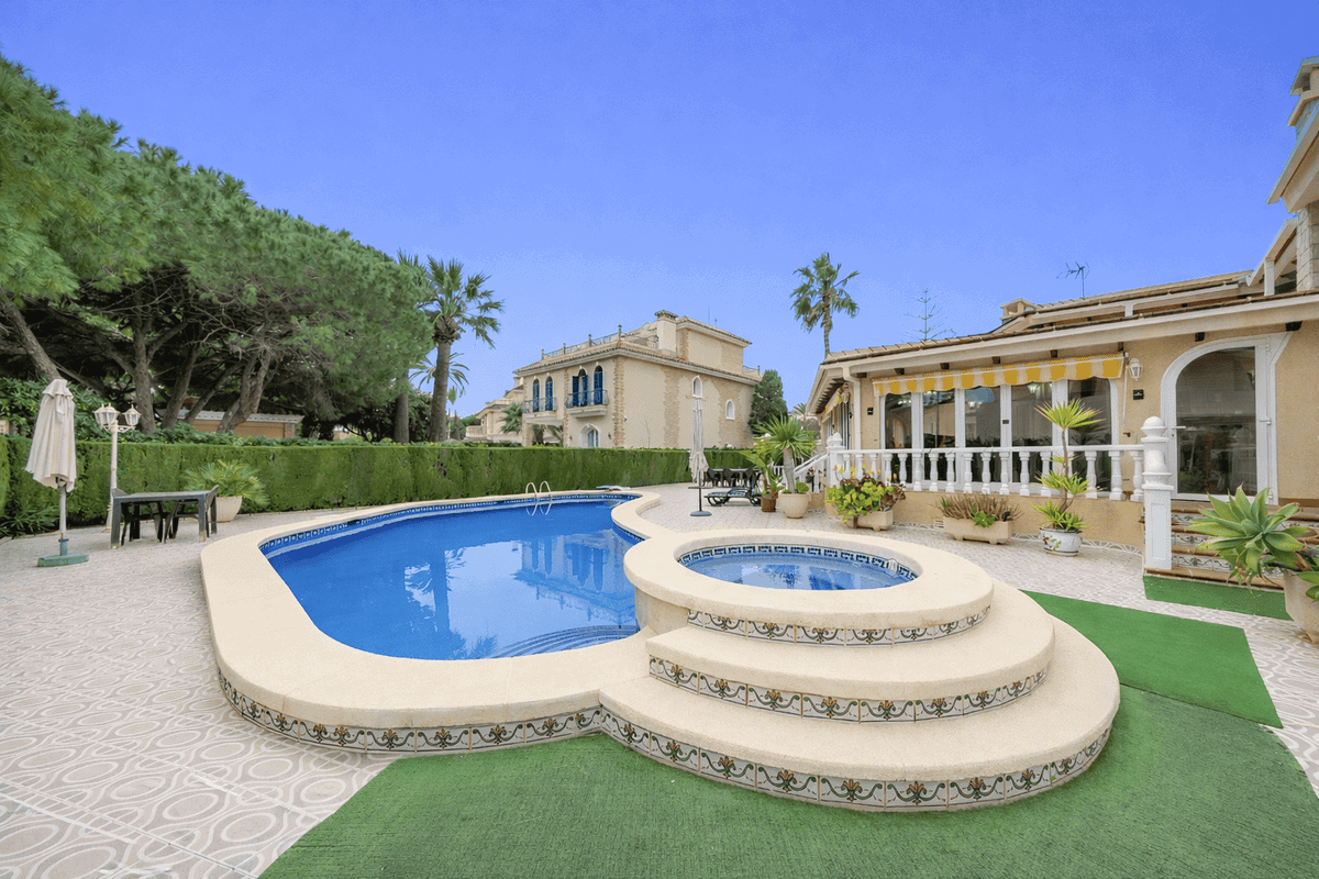 Cabo Roig Villa