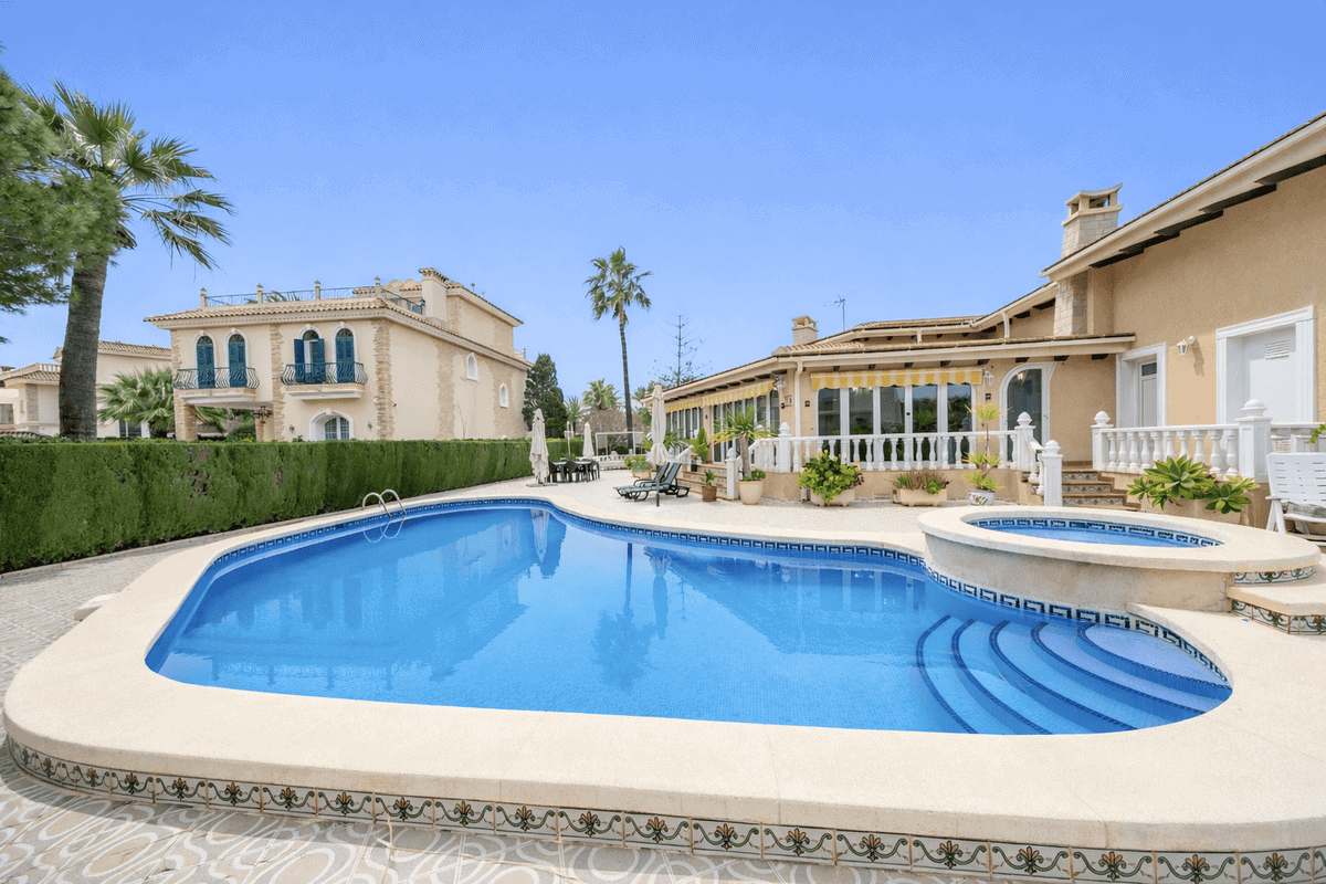 Cabo Roig Villa