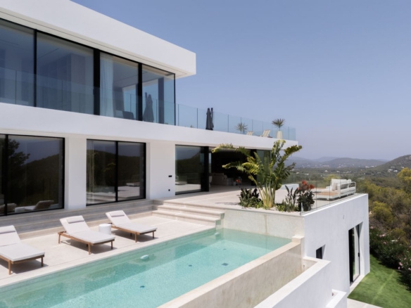 Villa con vistas al mar en Roca Llisa