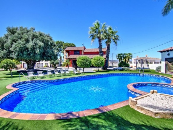 Villa en Camino Arroba de Hornos