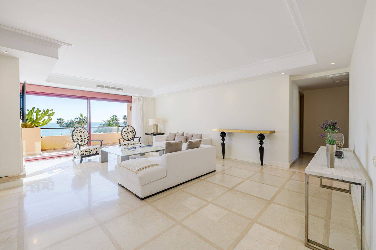 Beachfront Penthouse in Costalita