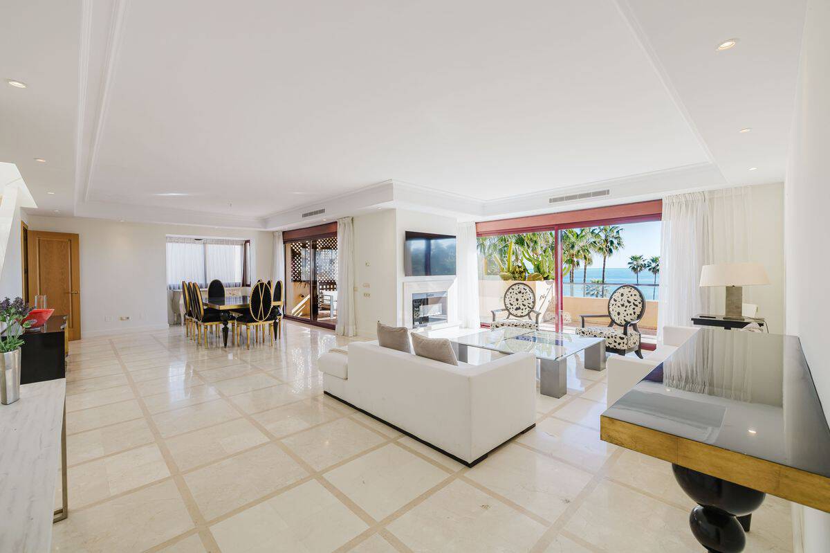 Beachfront Penthouse in Costalita