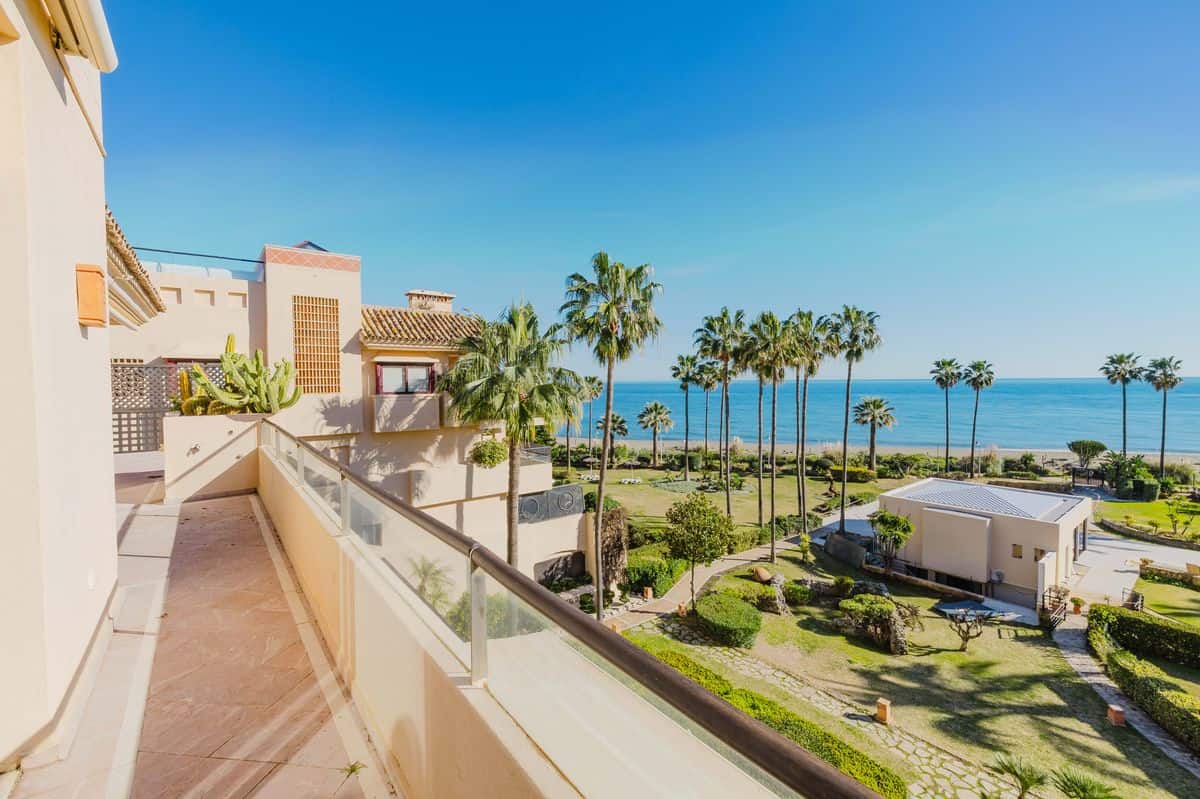 Beachfront Penthouse in Costalita