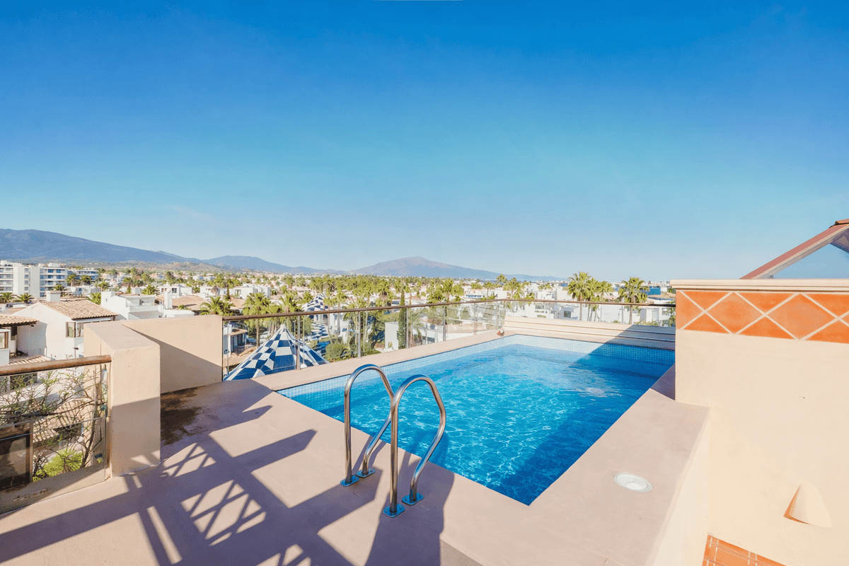 Beachfront Penthouse in Costalita