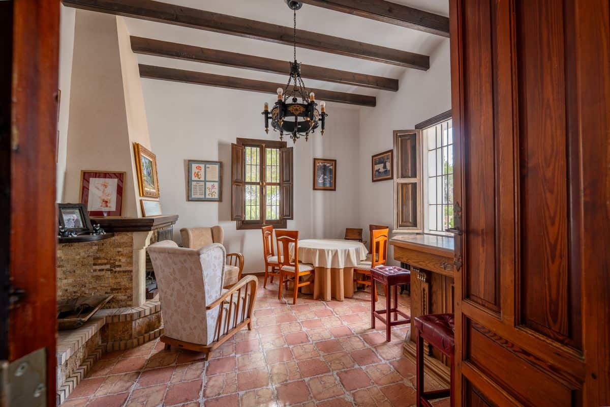 Sierra Escalona Private Estate