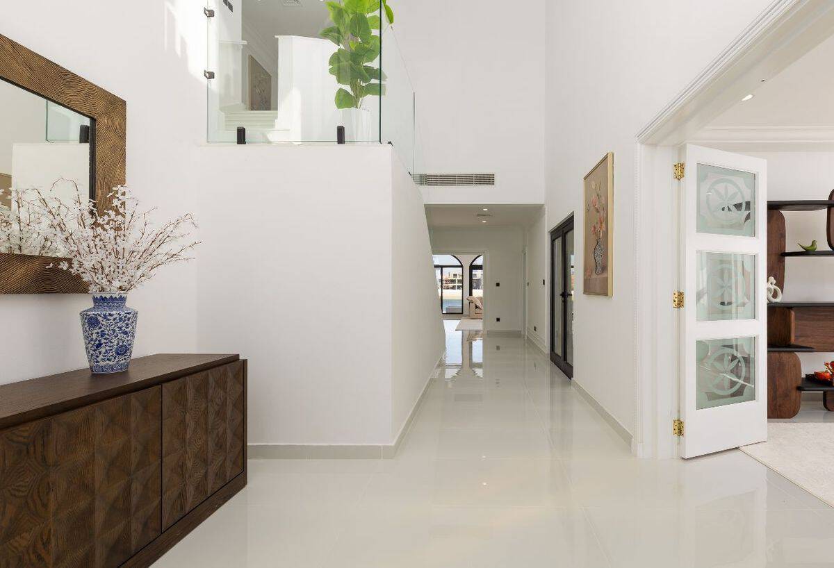 Villa Atrium Entry Ristrutturata su Frond M