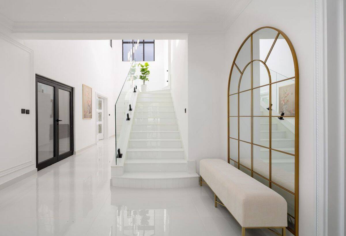 Villa Atrium Entry Ristrutturata su Frond M