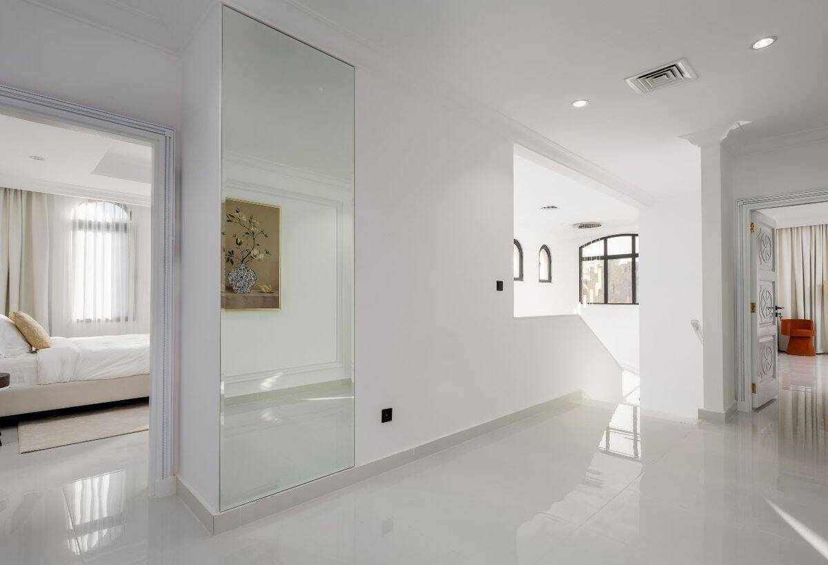 Villa Atrium Entry Ristrutturata su Frond M