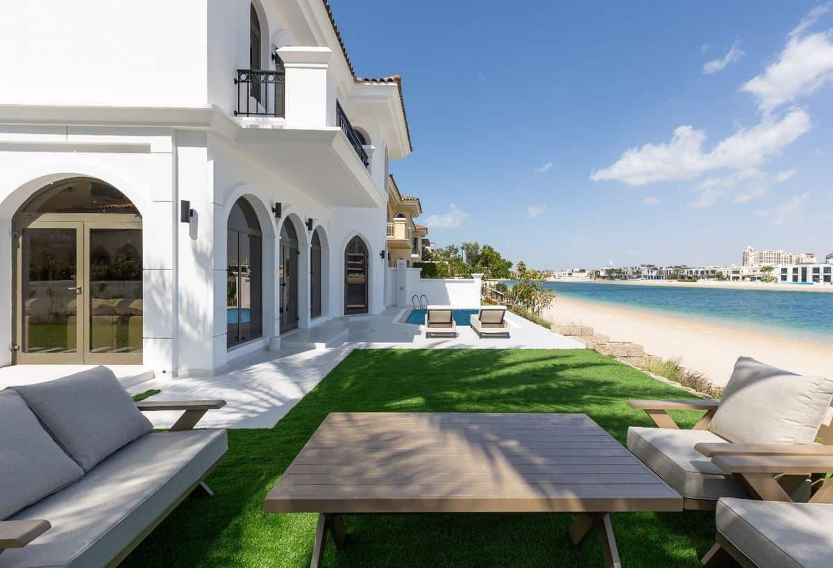 Villa Atrium Entry Ristrutturata su Frond M