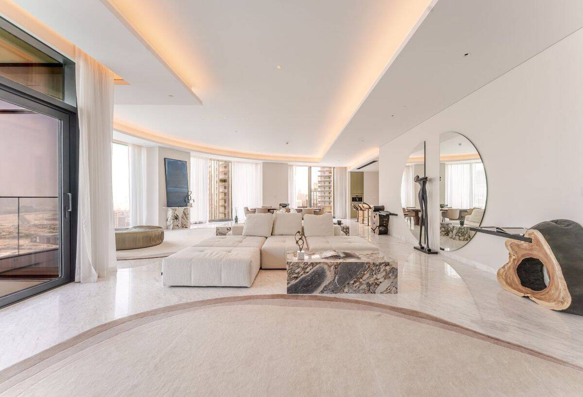 High-Floor Penthouse in IL Primo