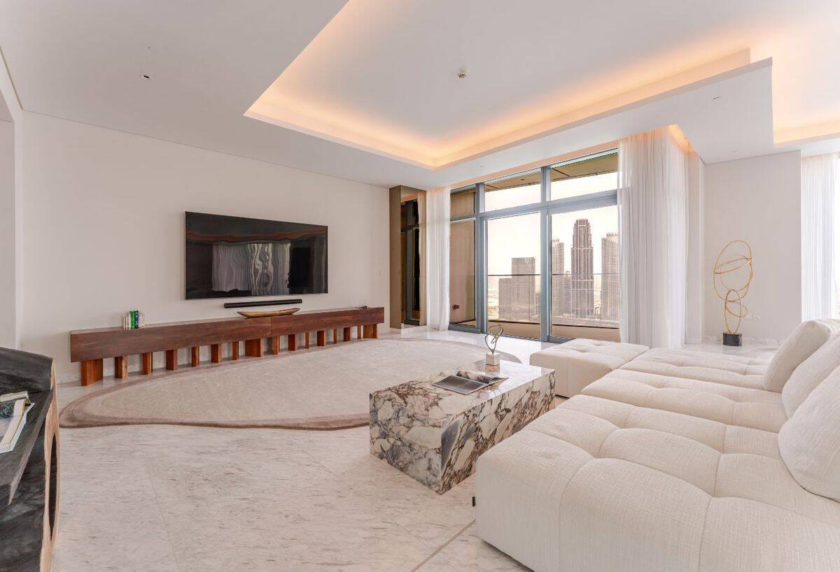 High-Floor Penthouse in IL Primo