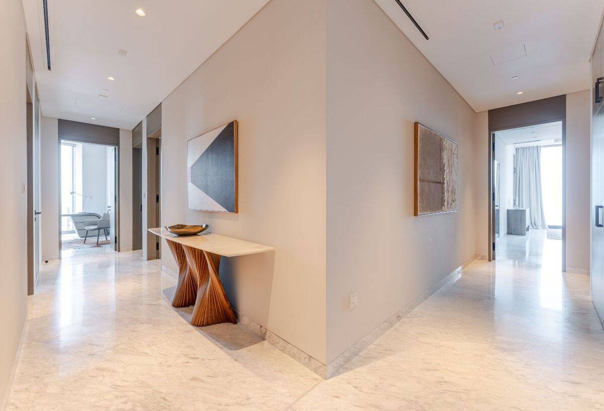 High-Floor Penthouse in IL Primo