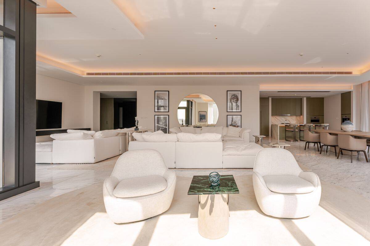 Interior-Designed Penthouse in IL Primo