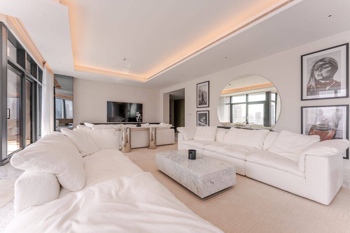 Interior-Designed Penthouse in IL Primo
