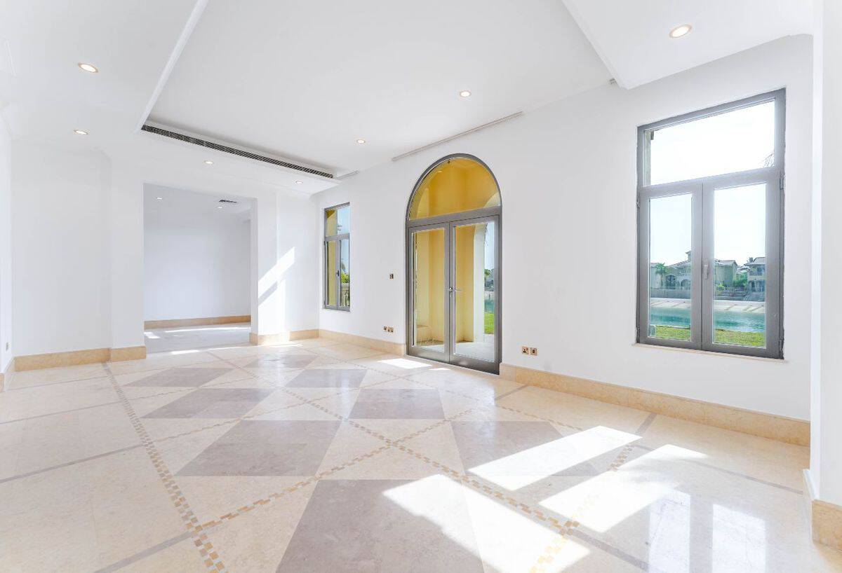 Villa con jardín con acceso privado a la playa