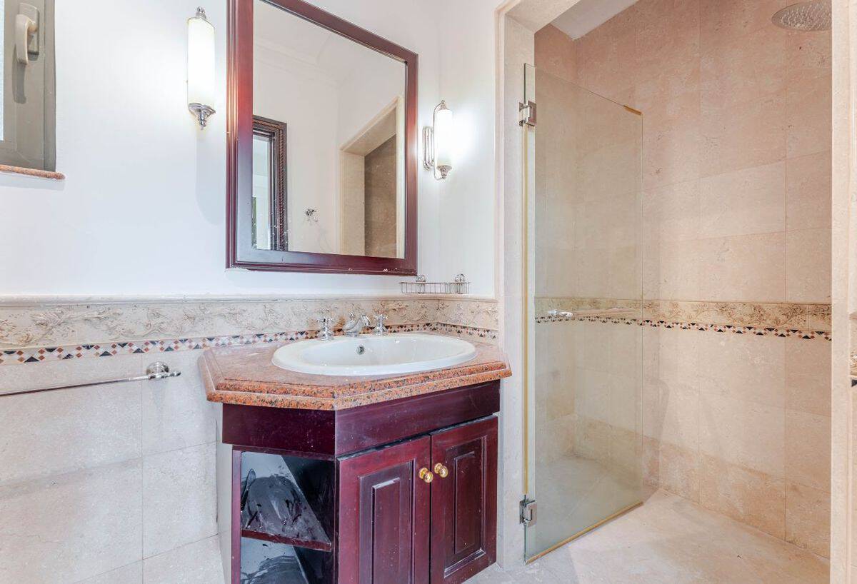 Villa con jardín con acceso privado a la playa