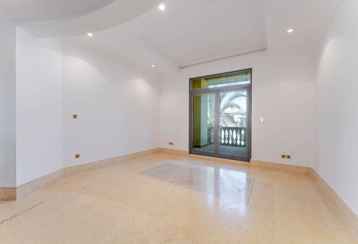 Villa con jardín con acceso privado a la playa