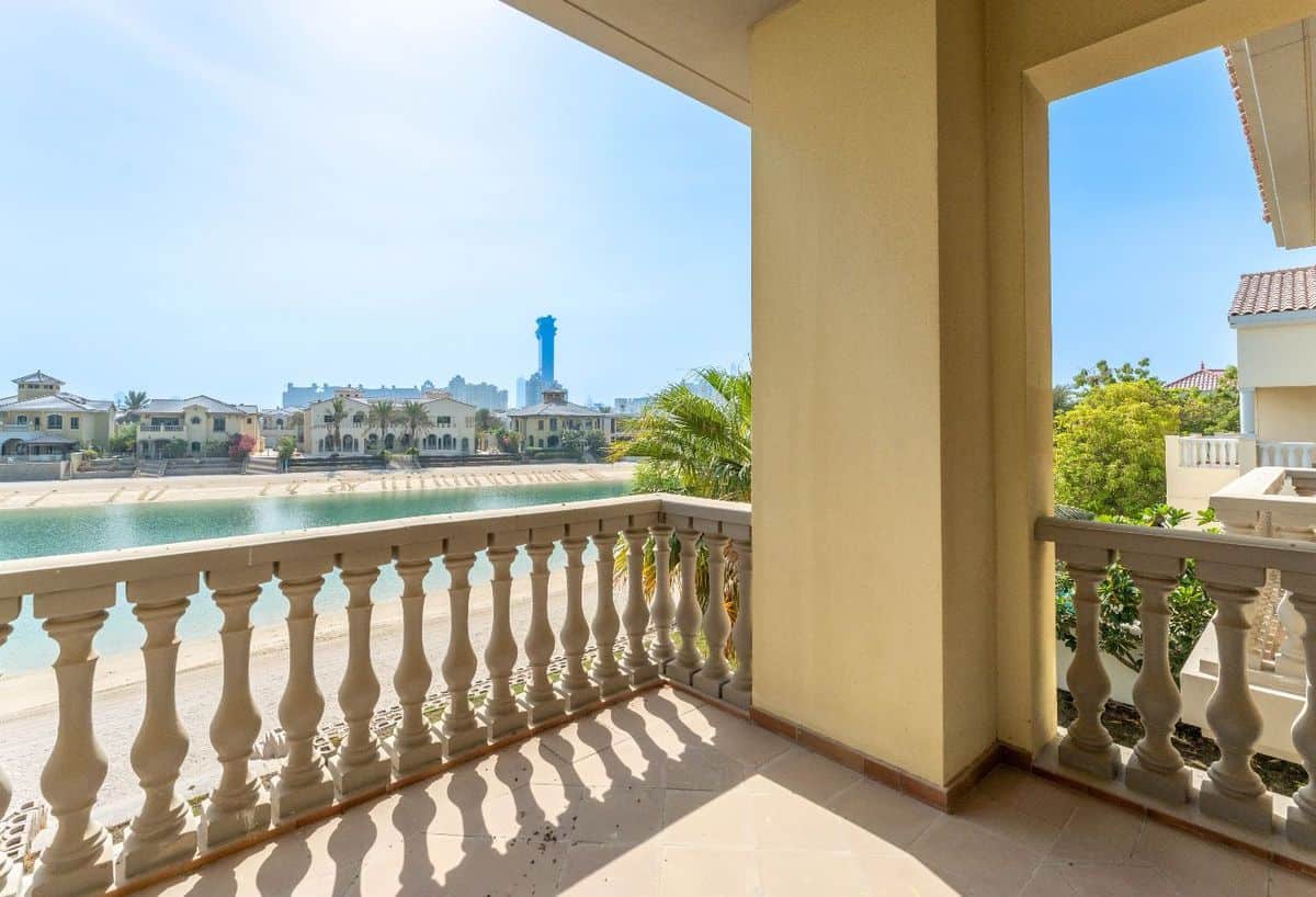 Villa con jardín con acceso privado a la playa
