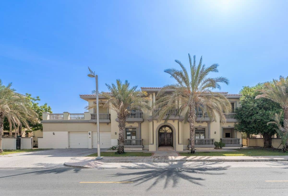 Villa con jardín con acceso privado a la playa