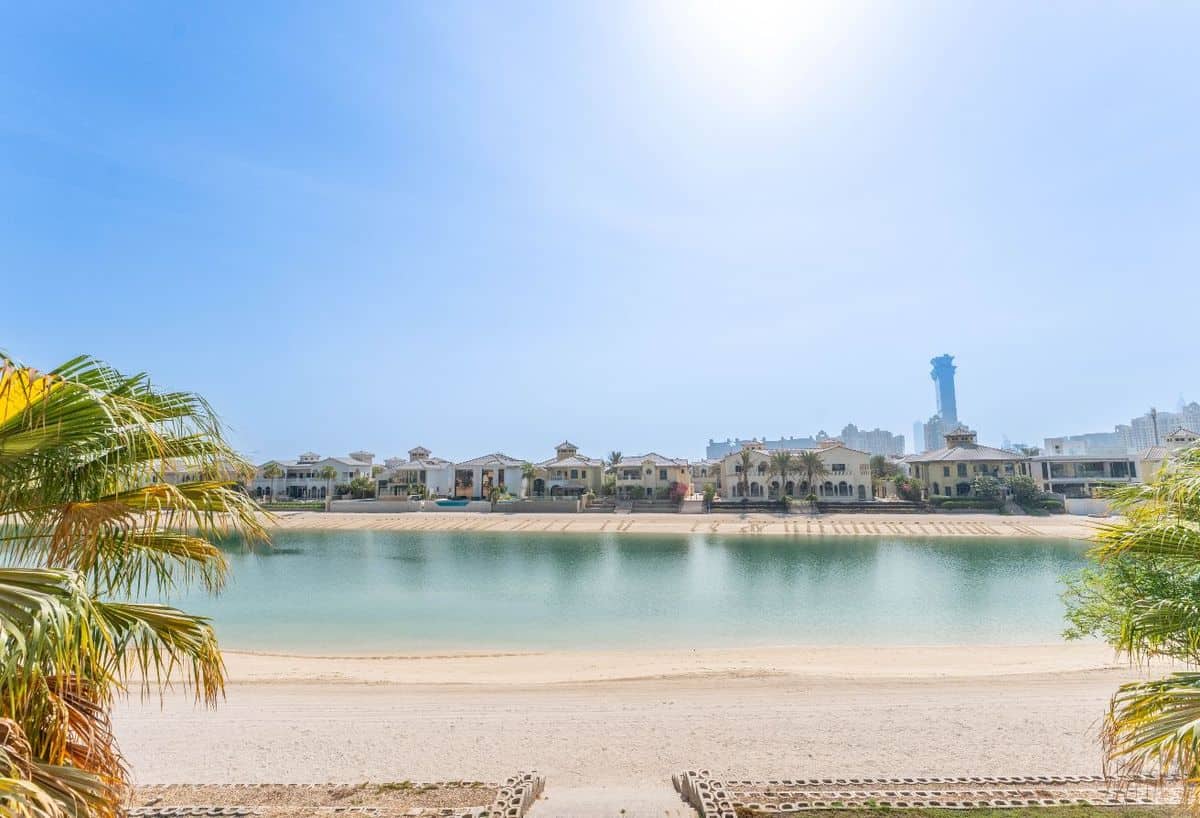 Villa con jardín con acceso privado a la playa