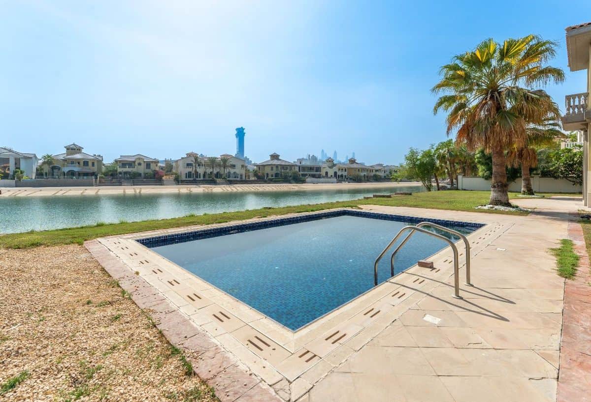 Villa con jardín con acceso privado a la playa