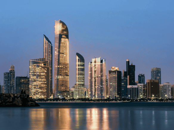 Rapporto sul Mercato Immobiliare di Abu Dhabi: Agosto 2026 - Abu Dhabi Market Report August 2026 Cover - Huspy Signature